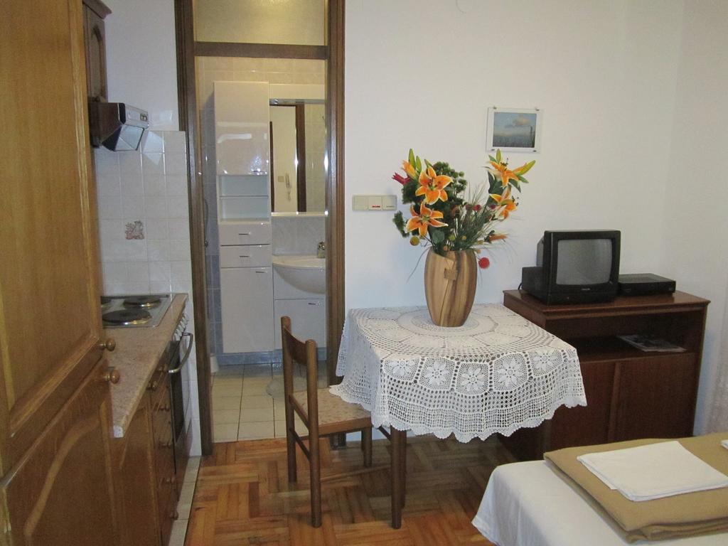 Apartments Antonia Malinska Cameră foto